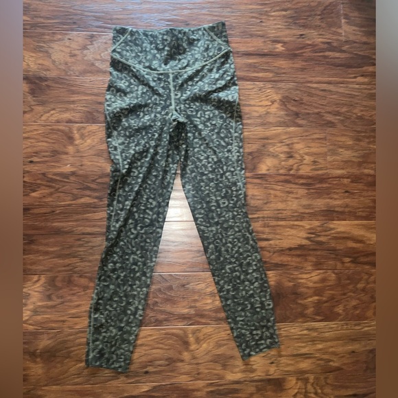 🍋LIKE NEW Lululemon Base Pace HR Tight 25